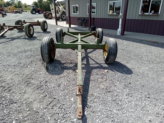 Image of John Deere 1065 equipment image 1