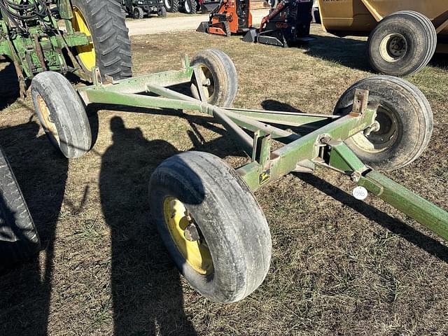 Image of John Deere 1065A equipment image 3