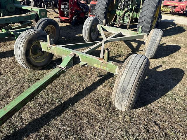 Image of John Deere 1065A equipment image 2