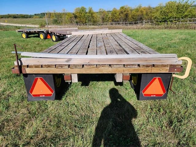 Image of John Deere 1065A equipment image 2