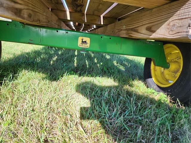Image of John Deere 1065A equipment image 3