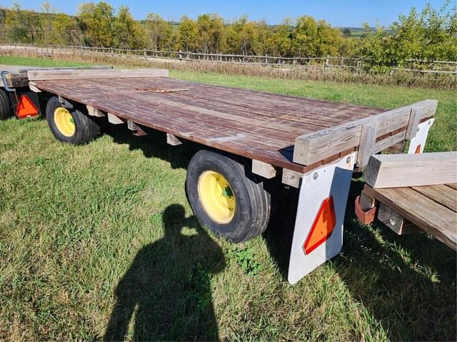 Image of John Deere 1065A equipment image 1