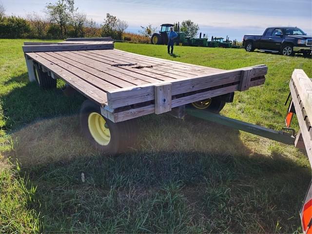 Image of John Deere 1065A equipment image 4