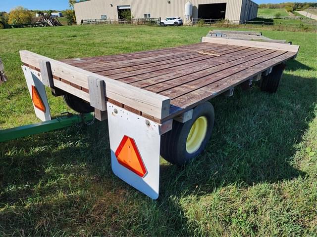 Image of John Deere 1065A equipment image 3