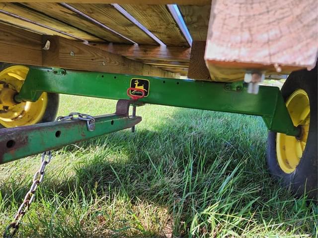 Image of John Deere 1065A equipment image 3