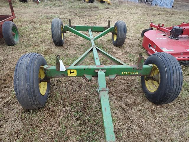 Image of John Deere 1065A equipment image 1