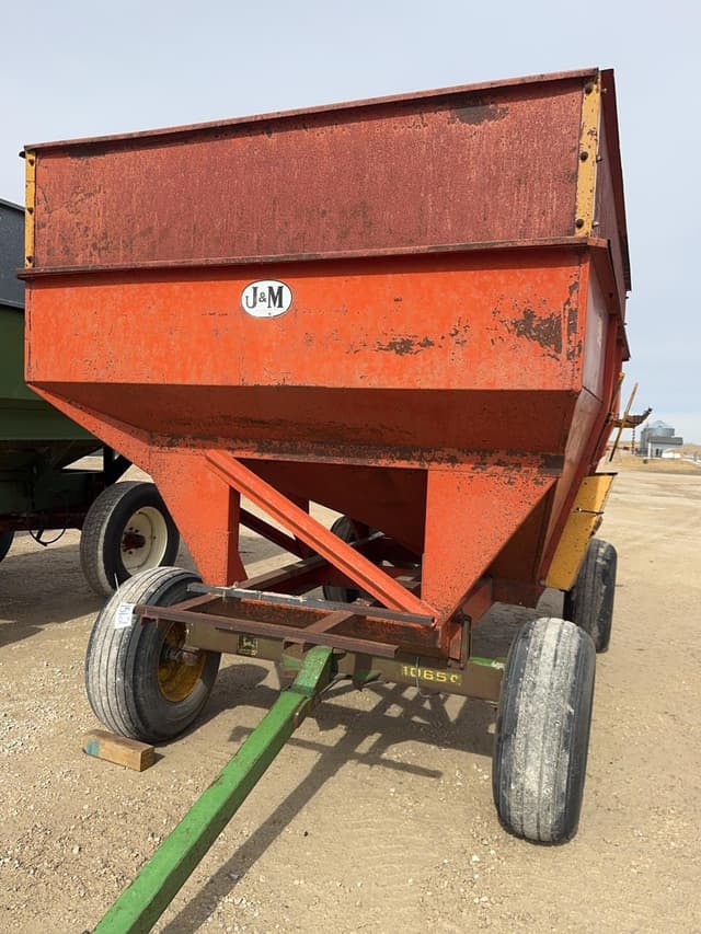 Image of John Deere 1065A equipment image 3