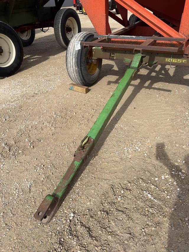 Image of John Deere 1065A equipment image 1