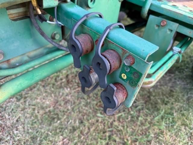 Image of John Deere 1070 equipment image 1