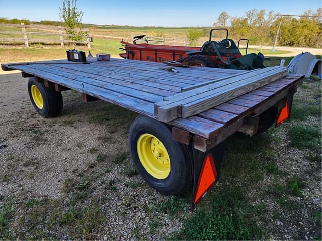 Image of John Deere 1075 equipment image 3