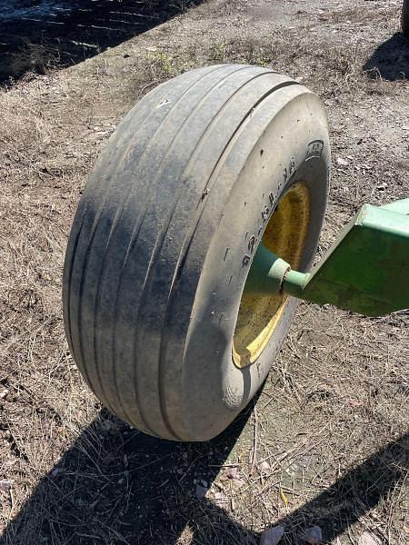 Image of John Deere 1075 equipment image 4