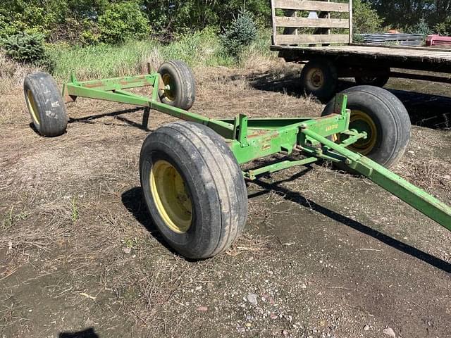 Image of John Deere 1075 equipment image 2
