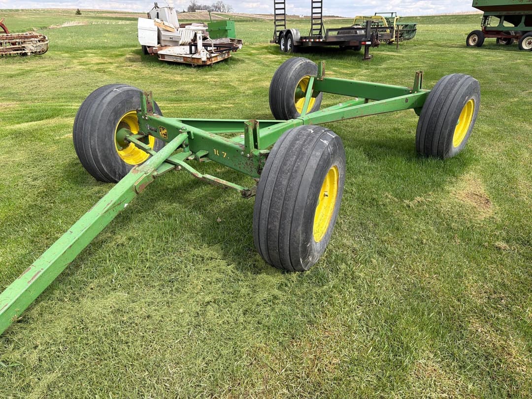 Image of John Deere 1075 Primary image