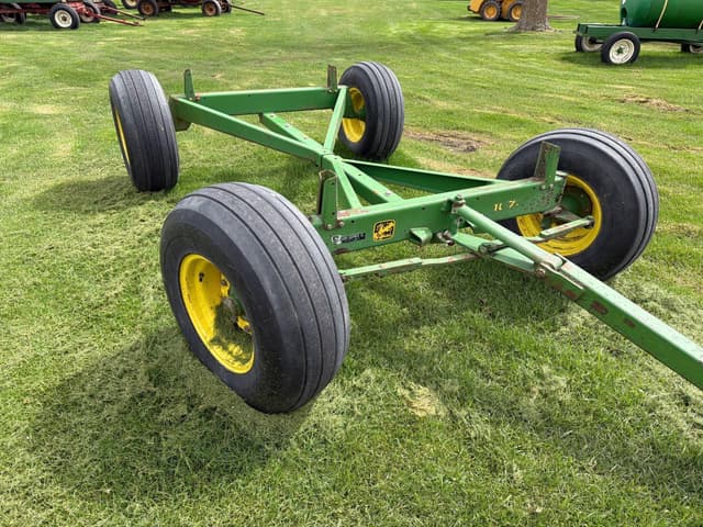 Image of John Deere 1075 equipment image 2