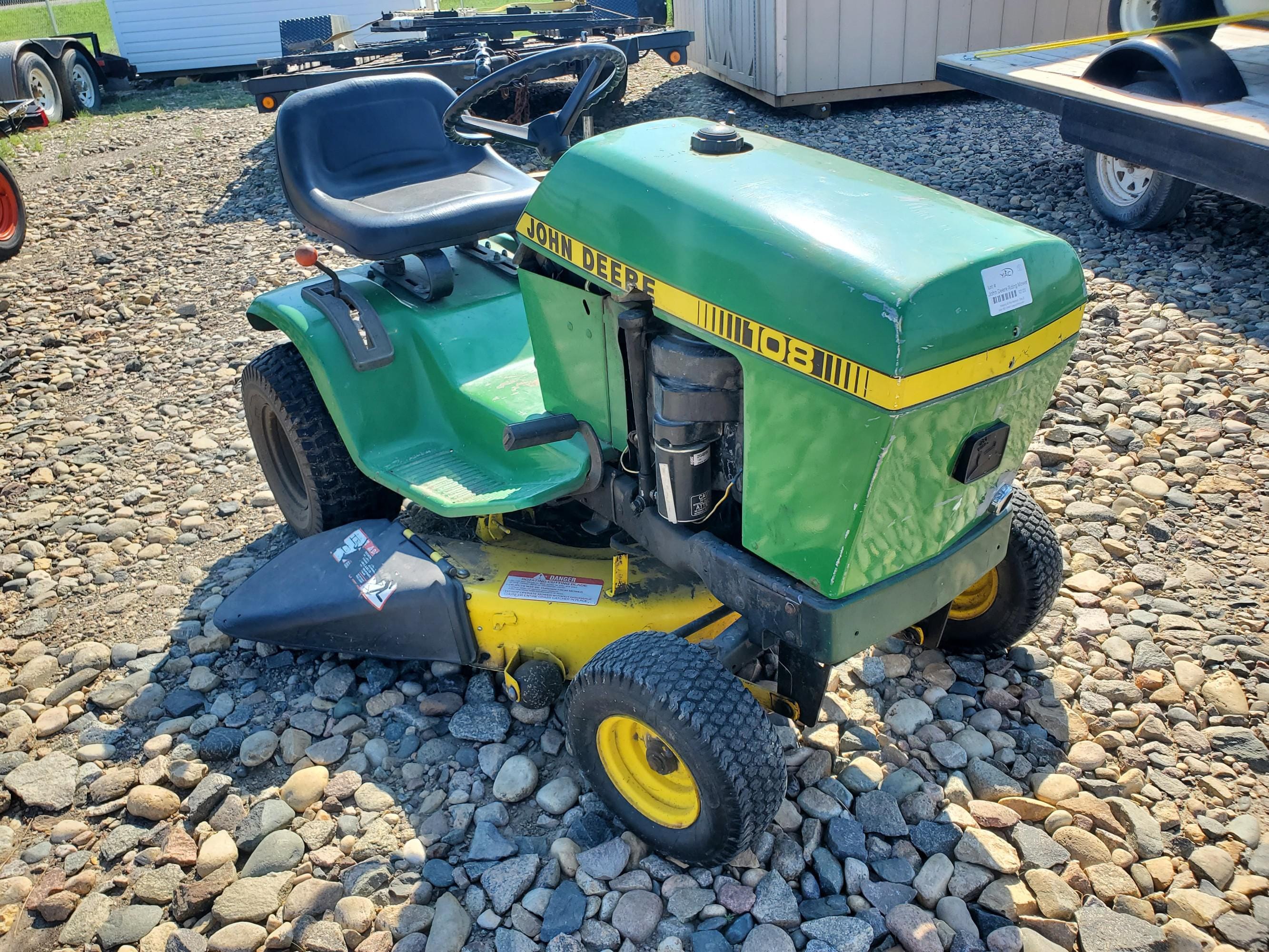 Main image John Deere 108