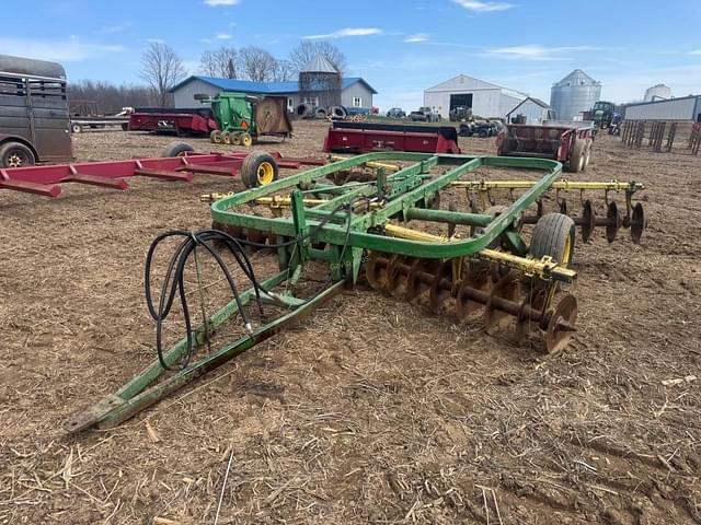 Image of John Deere 110 equipment image 2