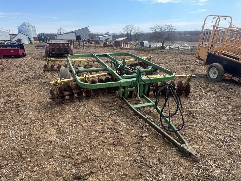 Image of John Deere 110 Primary image