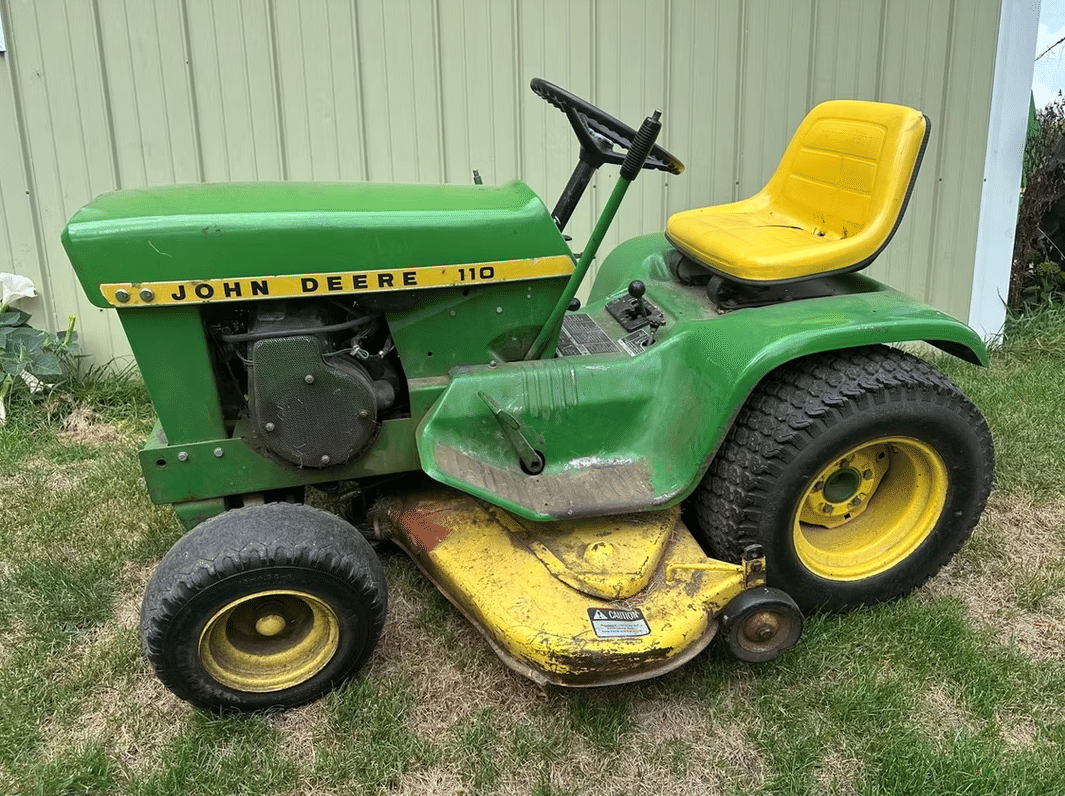 Image of John Deere 110 Image 0