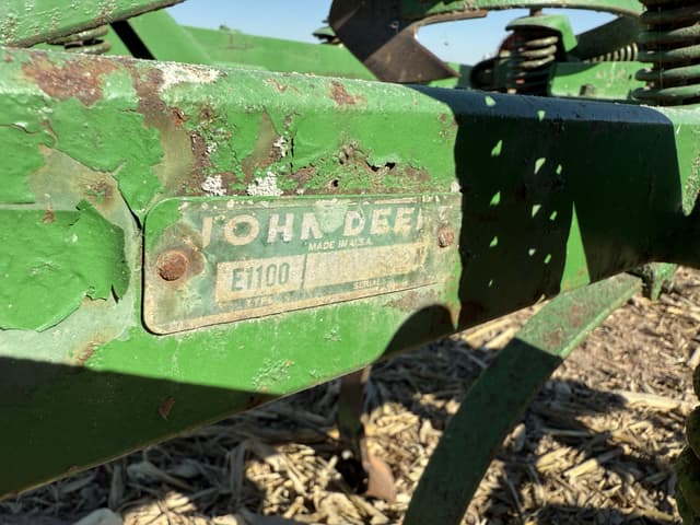 Image of John Deere 1100 equipment image 4