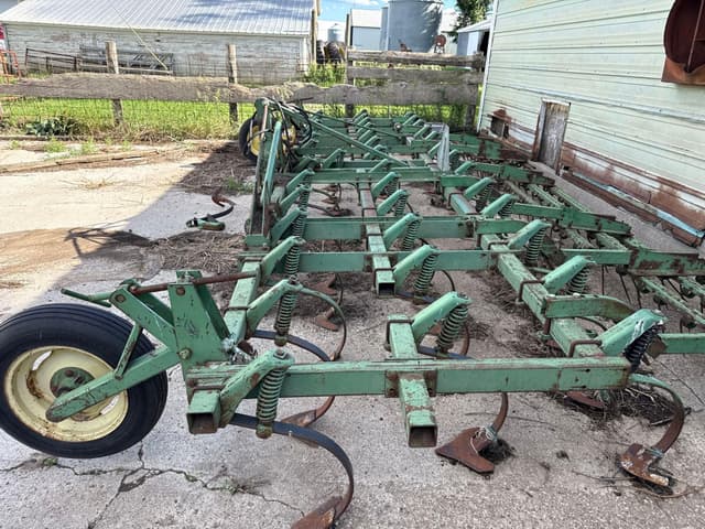 Image of John Deere 1100 equipment image 1