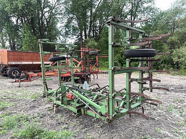 Image of John Deere 1100 equipment image 1