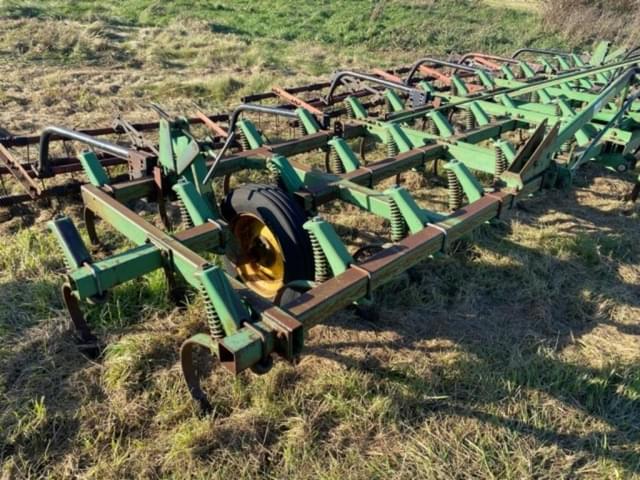 Image of John Deere 1100 equipment image 3