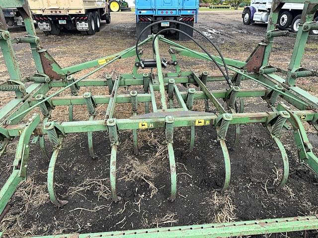 Image of John Deere 1100 equipment image 4