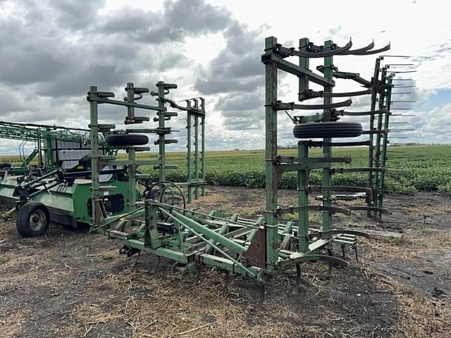 Image of John Deere 1100 equipment image 1