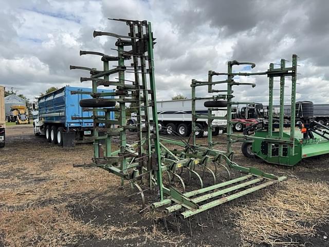 Image of John Deere 1100 equipment image 2