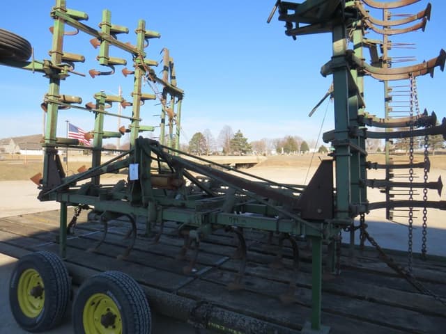 Image of John Deere 1100 equipment image 4