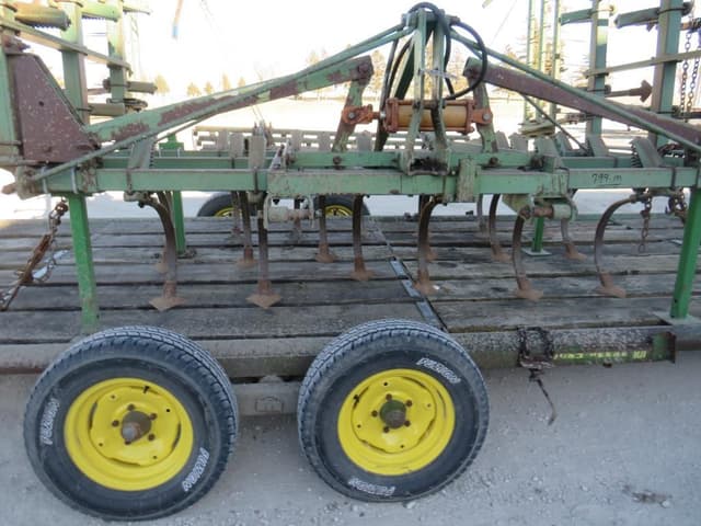 Image of John Deere 1100 equipment image 1