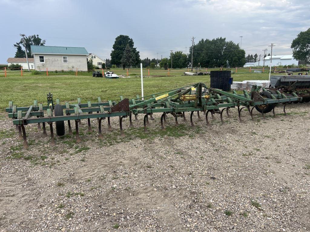 Image of John Deere 1100 Image 0