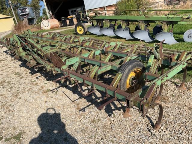 Image of John Deere 1100 equipment image 2