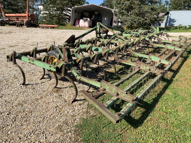 Image of John Deere 1100 equipment image 3