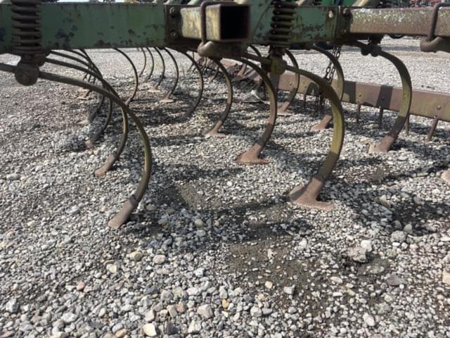 Image of John Deere 1100 equipment image 4