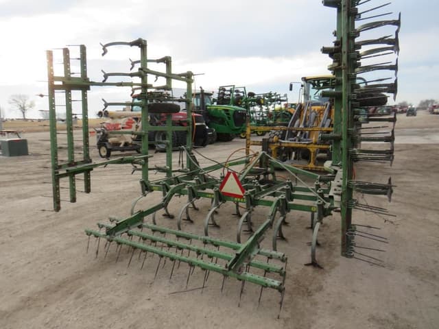 Image of John Deere 1100 equipment image 2