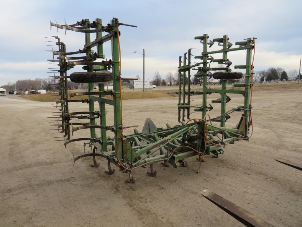 John Deere 1100 Equipment Image0