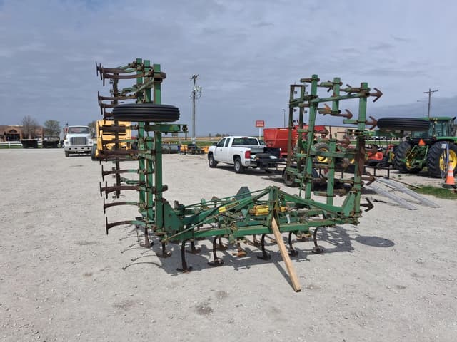 Image of John Deere 1100 equipment image 2