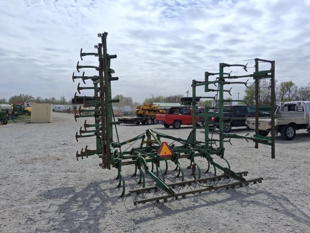 Image of John Deere 1100 equipment image 4