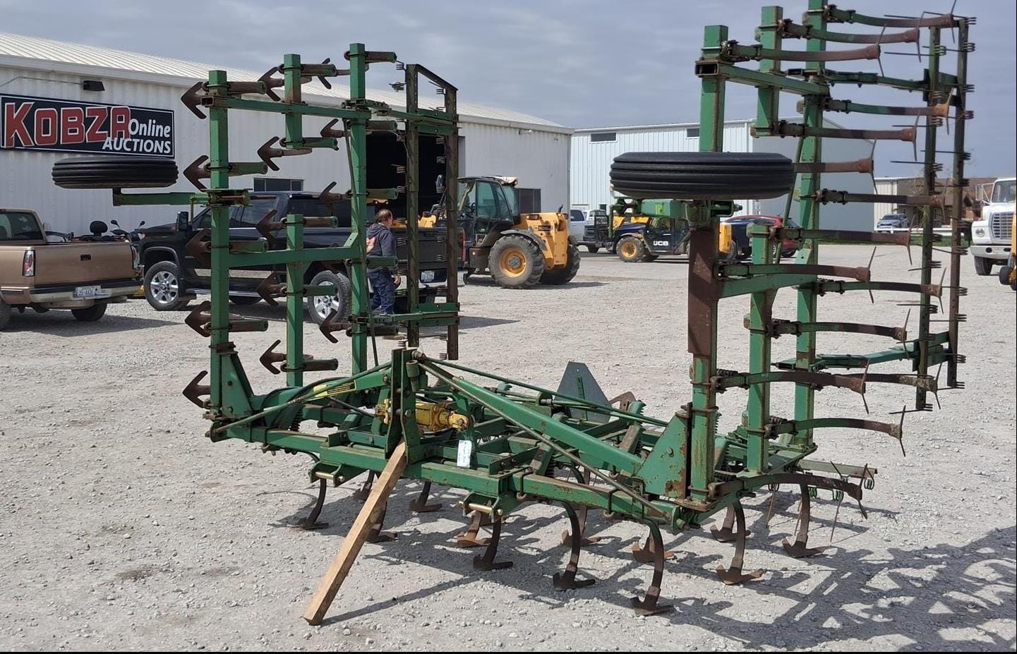 John Deere 1100 Equipment Image0