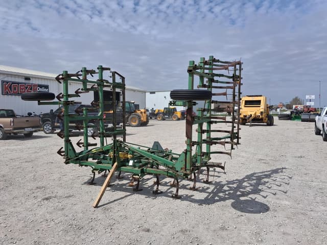 Image of John Deere 1100 equipment image 1