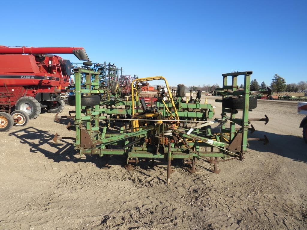 Image of John Deere 1100 Image 1