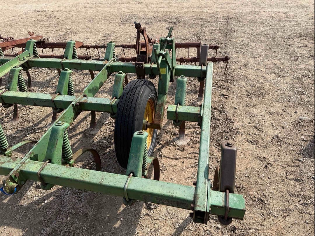 Image of John Deere 1100 Image 1