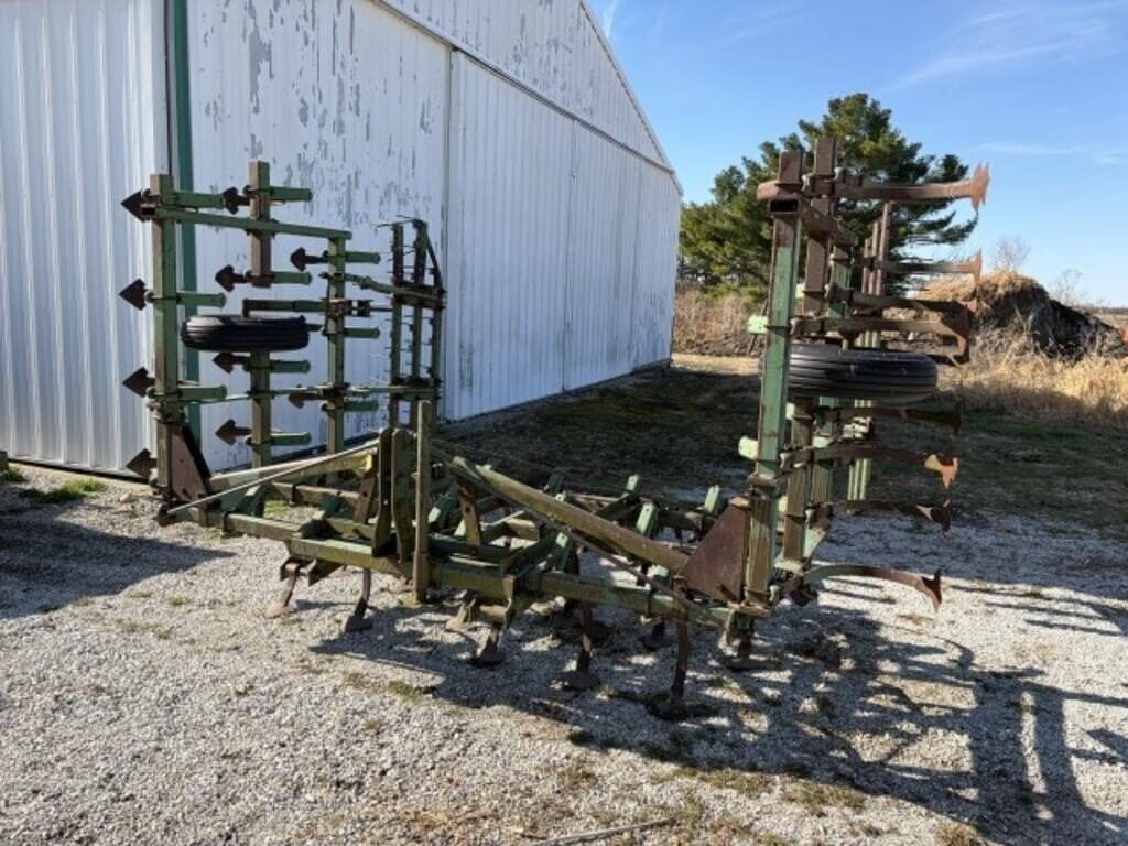 John Deere 1100 Equipment Image0