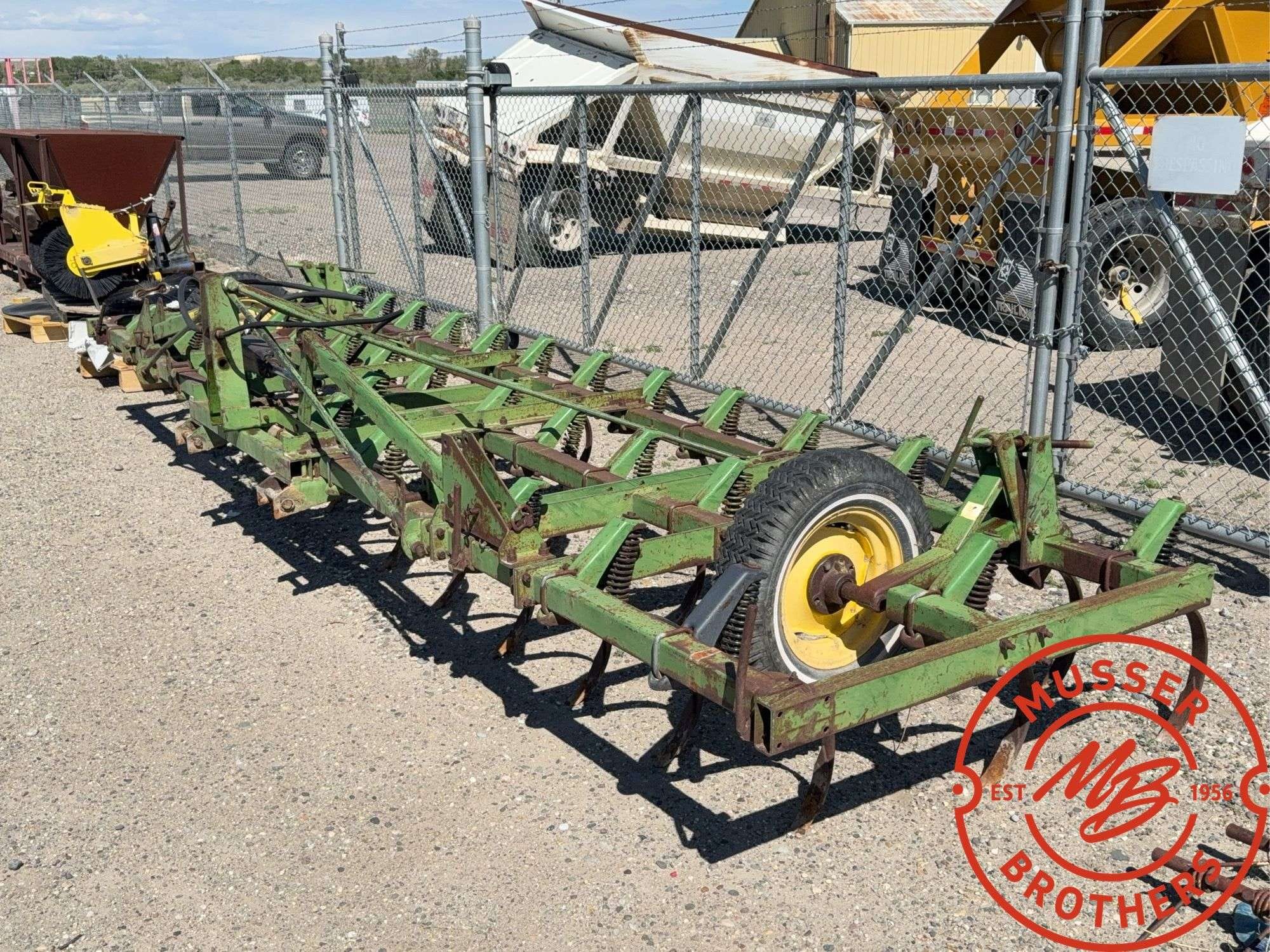 John Deere 1100 Equipment Image0