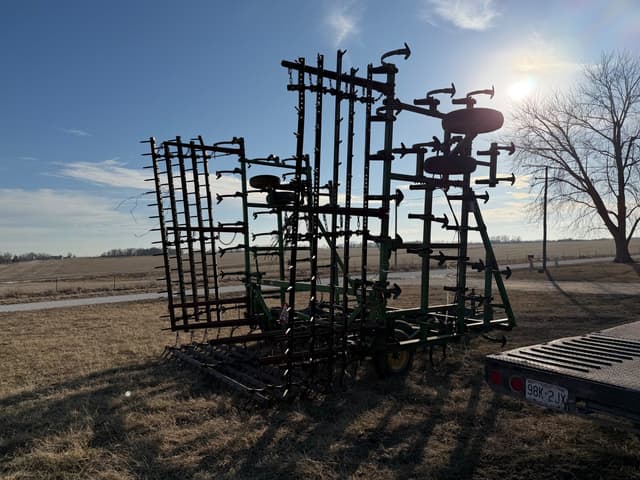 Image of John Deere 1100 equipment image 1