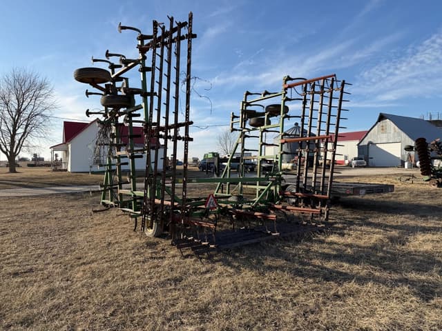 Image of John Deere 1100 equipment image 2