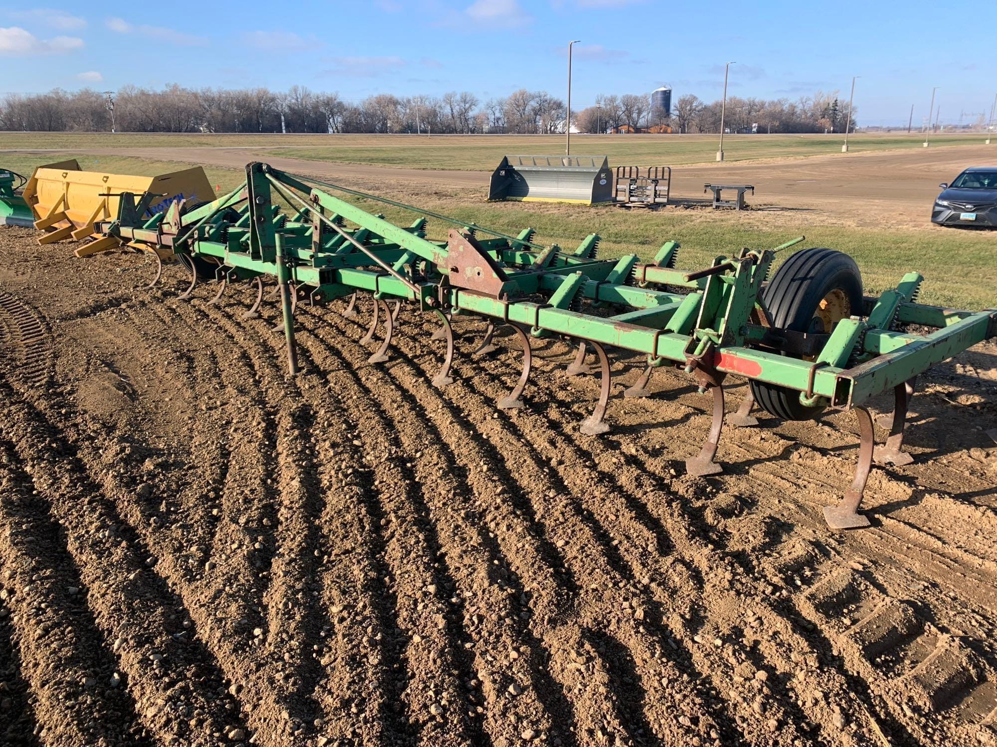 John Deere 1100 Equipment Image0