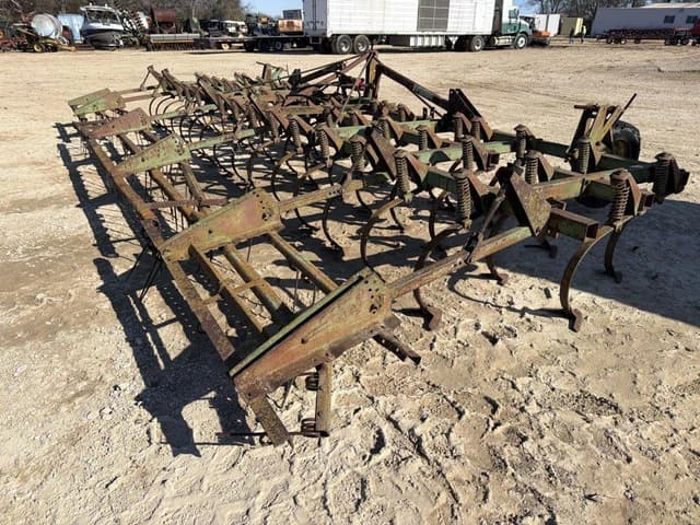 Image of John Deere 1100 equipment image 2