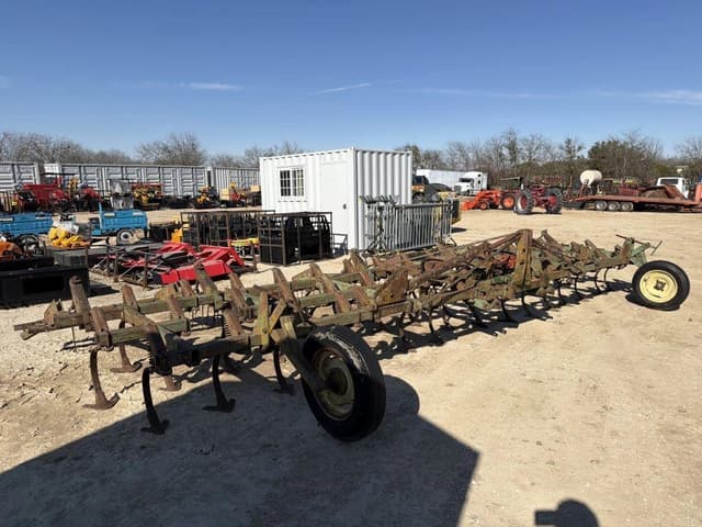 Image of John Deere 1100 equipment image 1